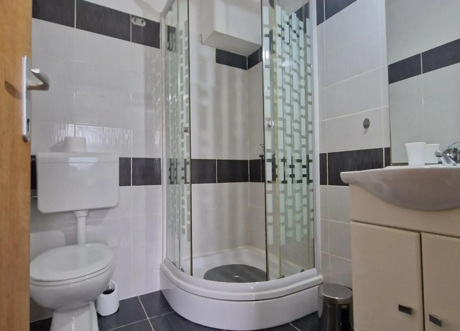 Ensuite Stay Rooms سبليت بيت ضيافة